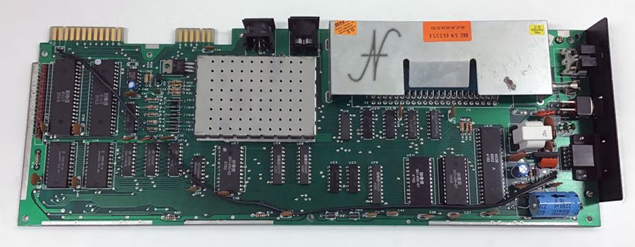 Commodore VIC-20, Vic20, retrocomputer, scheda madre, protezione, transil, recapping, condensatori