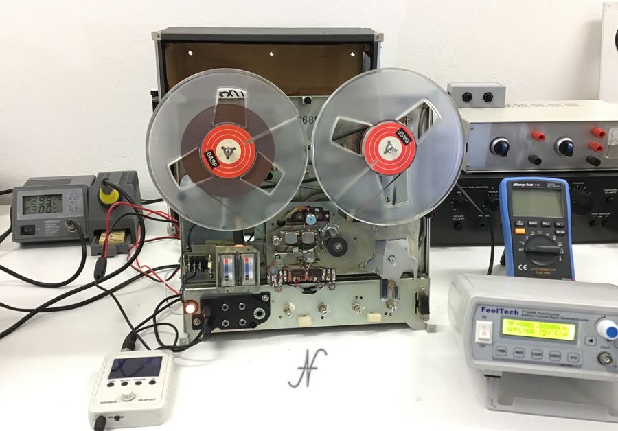 Sanyo MR-909 MR-929 smontato, test, prova, generatore di segnale, oscilloscopio, saldatore, multimetro digitale