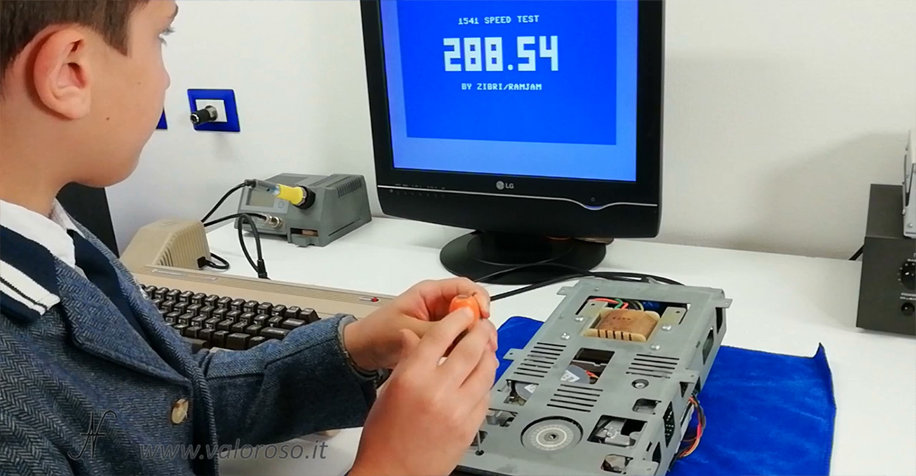 1541 Speed Test by Zibri, RPM, calibrare la velocita di rotazione del floppy disk drive Commodore 1541