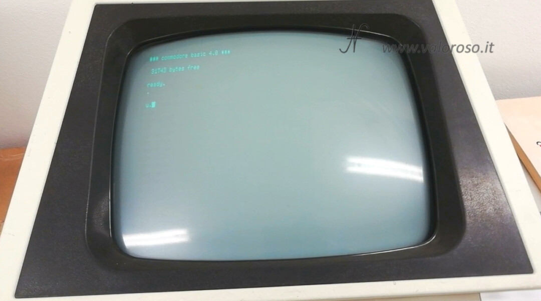 Accensione Prova Test Commodore PET, CBM 8032, aperto, ponticello connettore tastiera prova CRT, *** commodore basic 4.0 *** 31743 bytes free ready