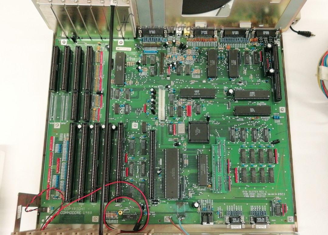 Amiga 2000, Commodore A2000, CBM A200, scheda madre, mainboard motherboard rev 6, connettori, batteria, CPU, circuiti