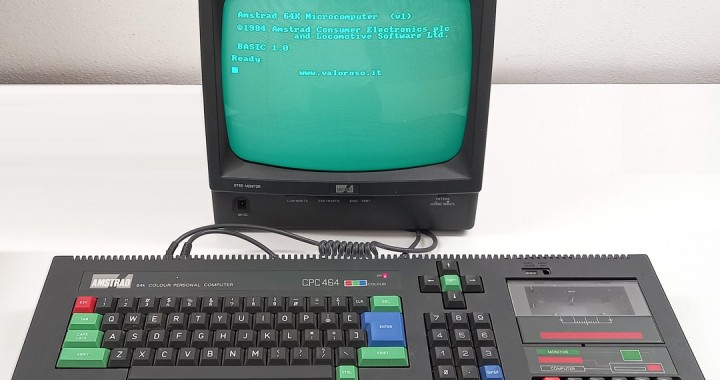 Amstrad CPC 464 vintage computer con monitor monocromatico verde GT 65