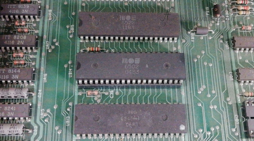 Open, disassemble, Commodore PET, CBM 8032, computer back, MOS 6502 CPU