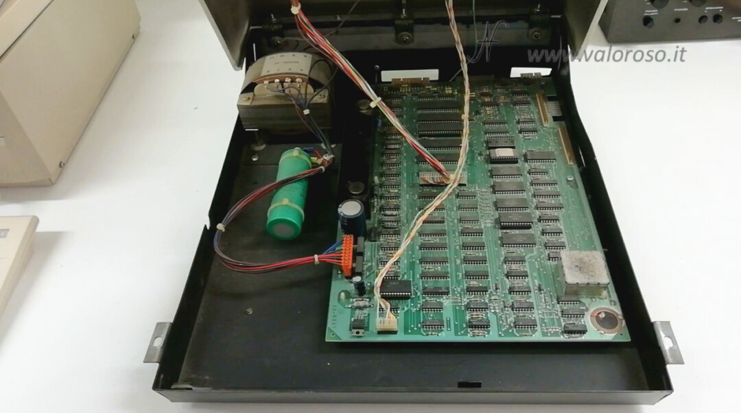 Aprire, smontare, Commodore PET, CBM 8032, retro computer, interno scheda madre PCB