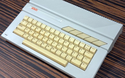 Atari 130XE, retro computer vintage, home computer, collezione di vecchi computer