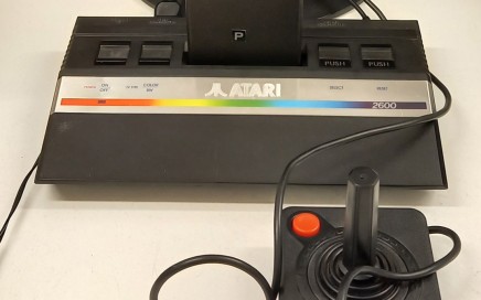 Atari 2600 long rainbow ms.pacman videogame joystick