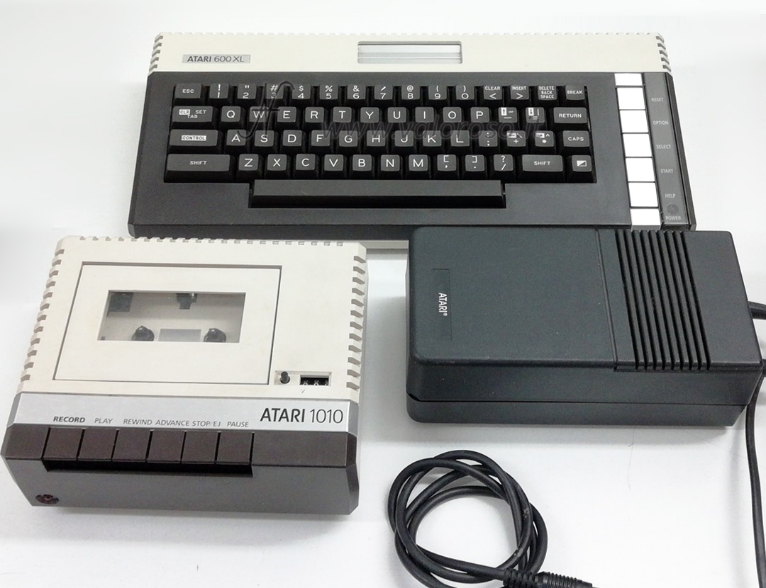 Atari 600XL retro computer, Atari 1010 datassette cassette recorder player, alimentatore