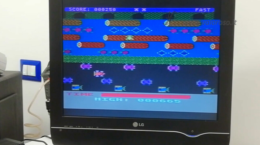 Atari 800XL Atari 1050 game Frogger boot boot load floppy frog crosses river road