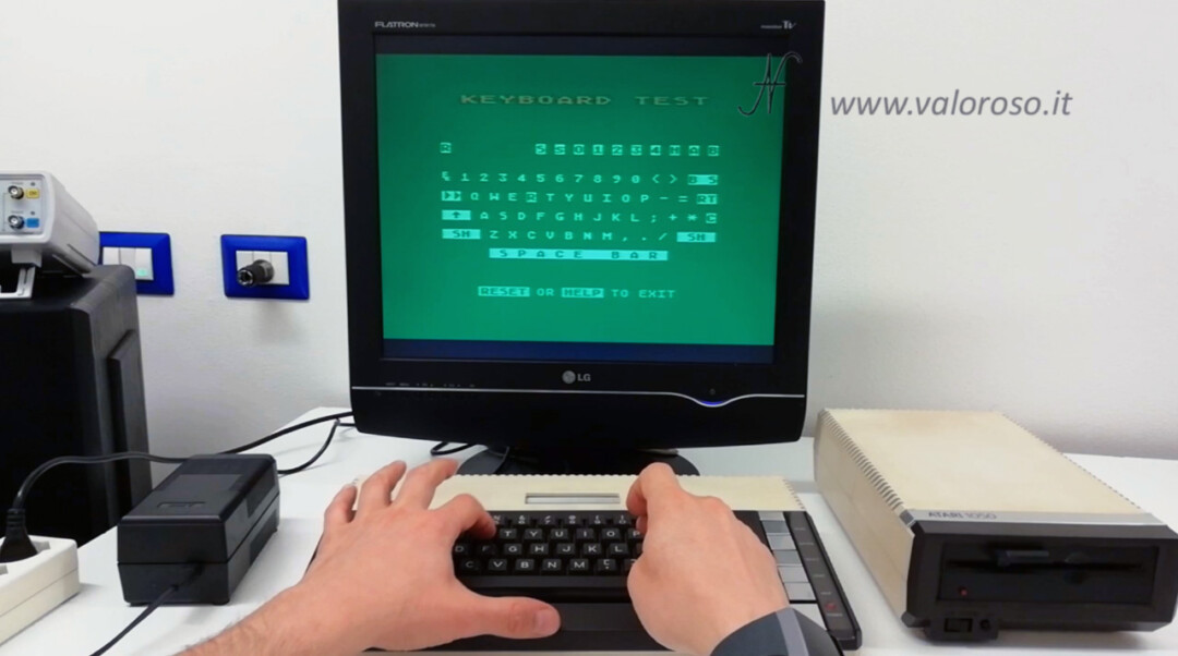 Atari 800XL option self test keyboard test tasti pulsanti tastiera