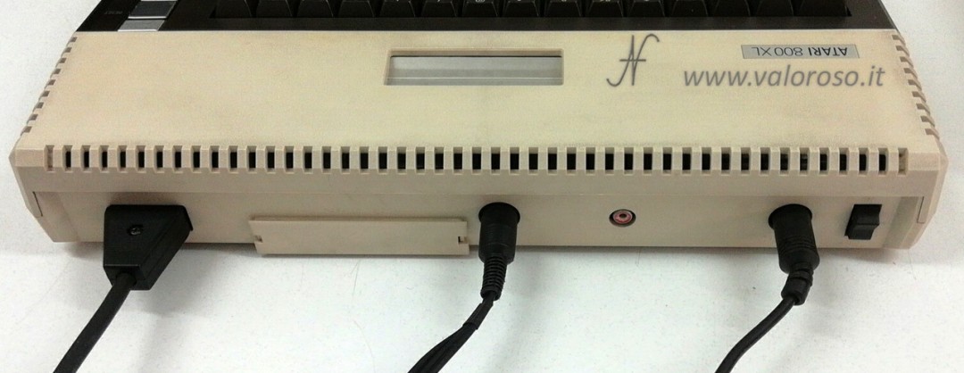 Atari 800XL, porte posteriori, collezione retro computer vintage ValorosoIT, Audio/Video, SIO, alimentazione, BUS parallelo