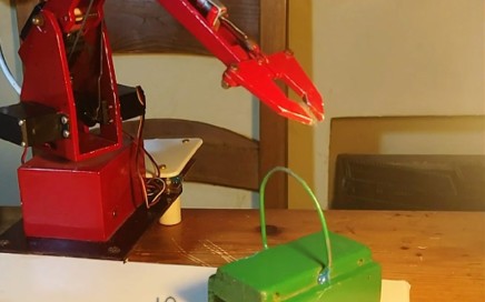 Mechanical arm controlled by Commodore 64, Magu, stepper motors