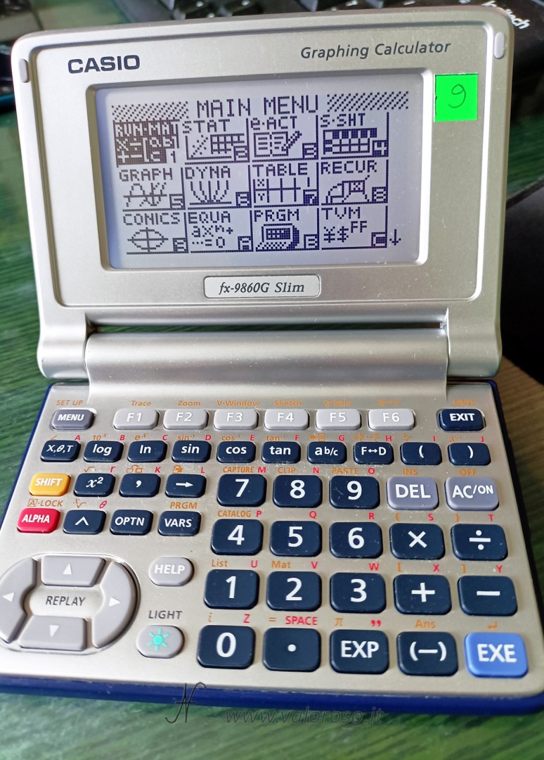 Casio fx9860G Slim: valcolatrice folded prodotta da Casio nel 2006 (con retrolilluminazione). Calcolatrici scientifiche grafiche programmabili.