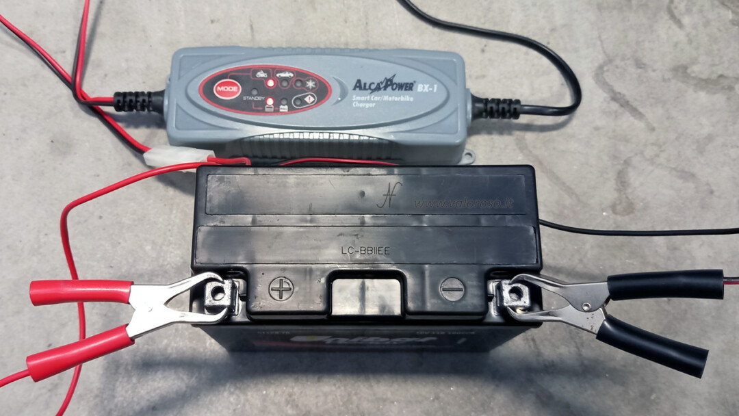 How to change the battery to the bike, lead battery 12V without maintenance Unibat Ready charging charger charge