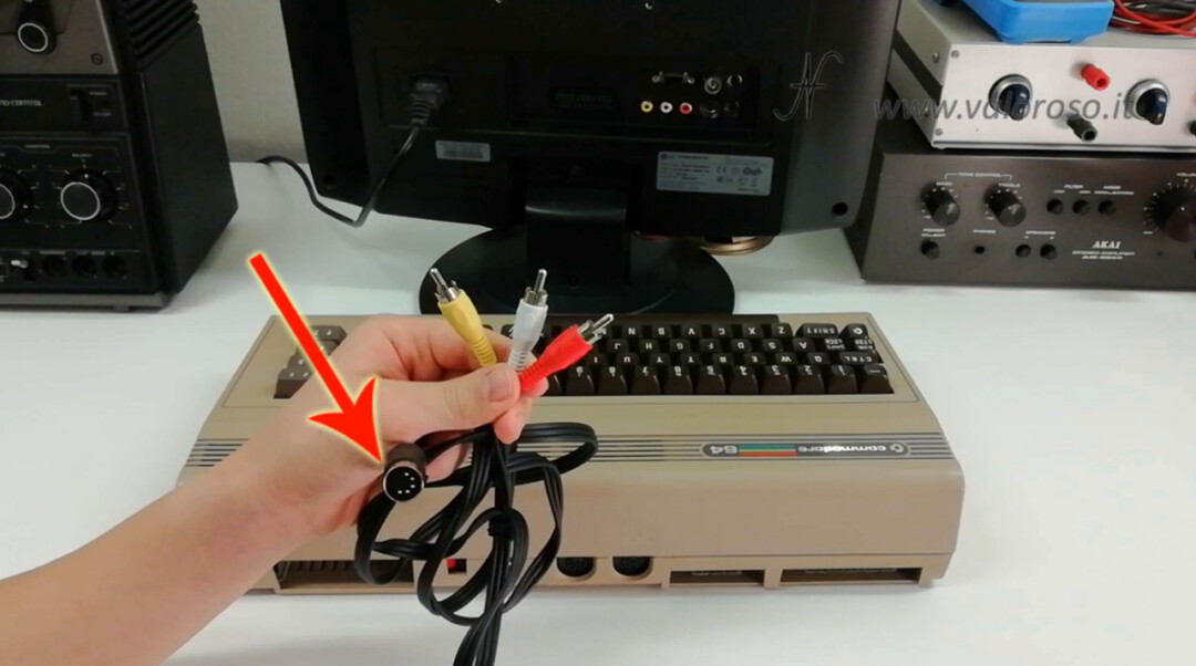 How to turn on the Commodore 64 connect television connector 5-pole AV composite audio video cable