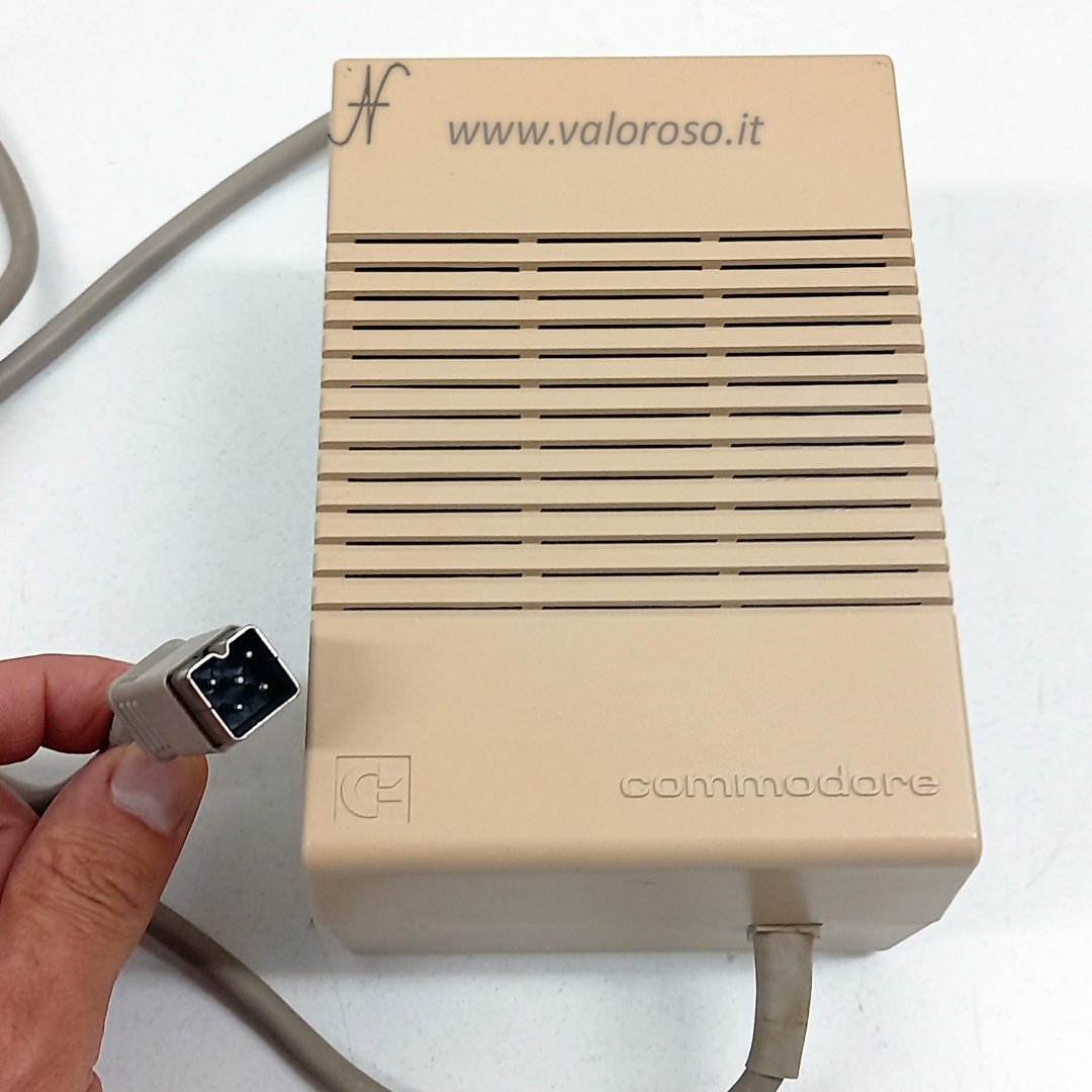 Commodore 128 alimentatore power supply connettore