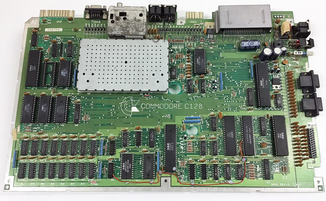 Commodore 128, C128, mainboard, motherboard, scheda madre, circuiti, vista superiore, sopra