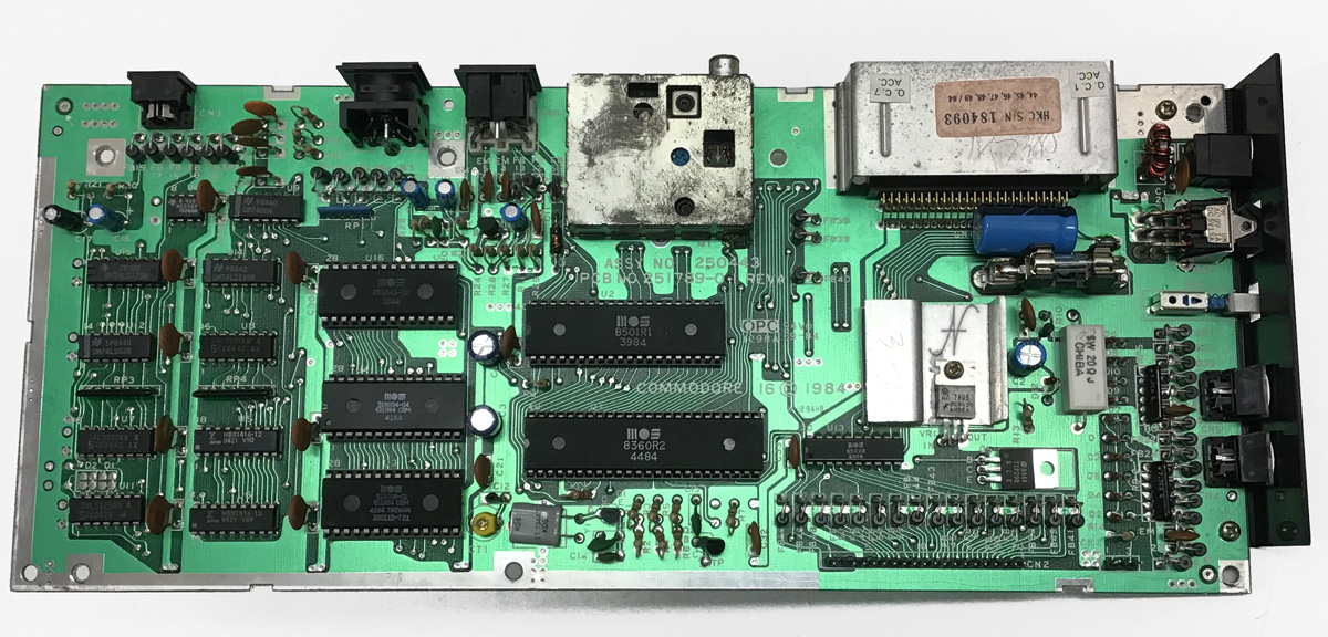 Commodore 16, CBM, sostituzione condensatori, riparazione scheda, fusibile, 1984, assy no 250443, pcb no 251789-01 rev a