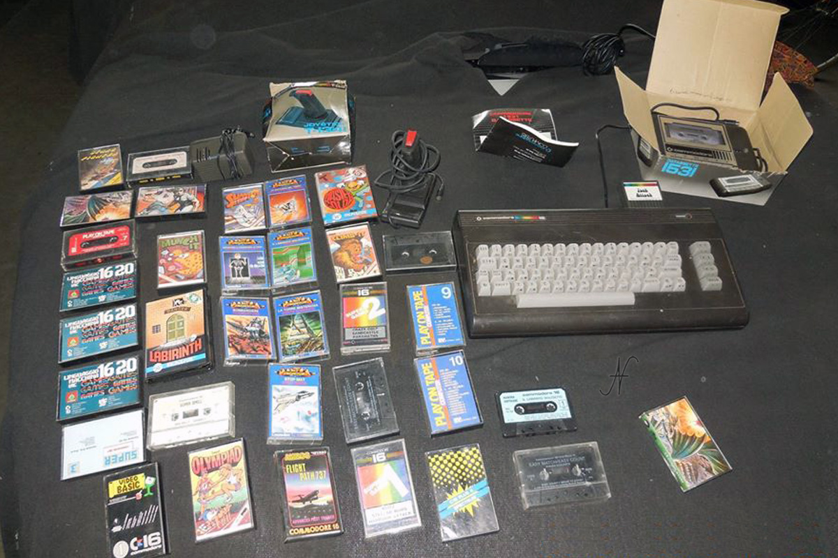 Commodore 16 used, complete, ad, joystick, cassettes, games, recorder, power supply, CBM, Labirinth, Shoot, Munch IT, Olympiad, play on tape