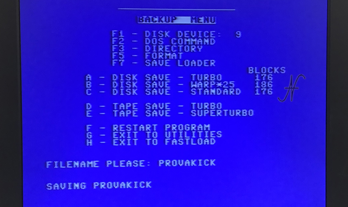 Commodore 64, espansione DATEL ACTION REPLAY, copia videogiochi, salva su floppy, salva su microSD