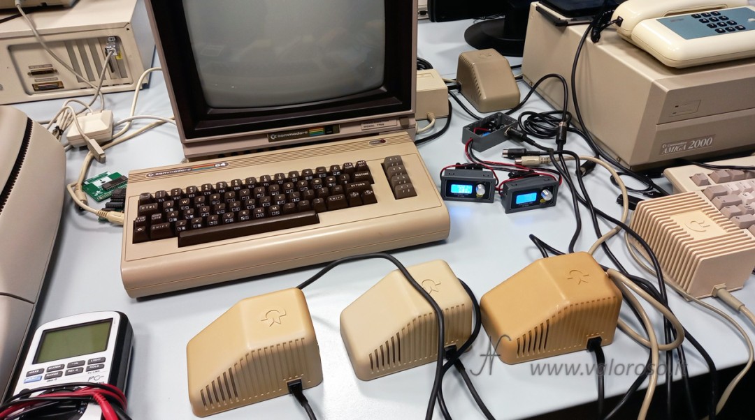 Commodore 64 PSU Tester, vari alimentatori da provare, scarpone, Commodore 64C