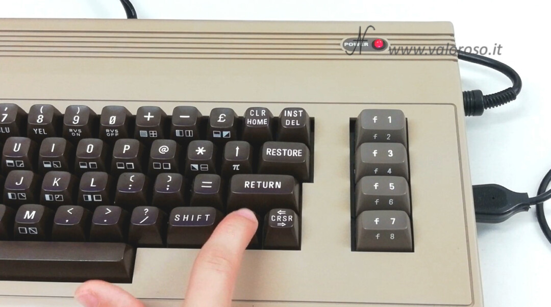 Commodore 64 tasti cursore frecce menu CRSR
