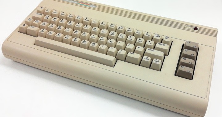 Commodore 64G 64 G C64G retro computer vintage, CBM, bianco, tastiera bianca