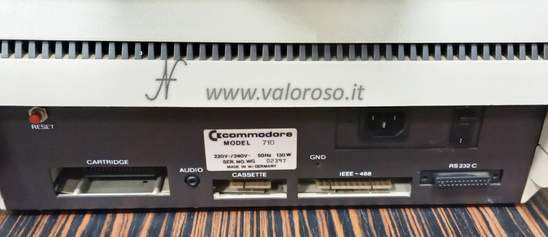 Commodore 710, connettori posteriori, seriale rs232, alimentazione, IEEE-488, datassette