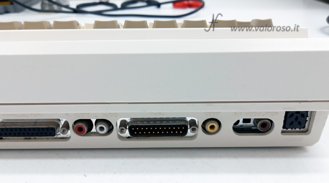 Commodore Amiga 1200, connettore video RGB, connettori audio RCA