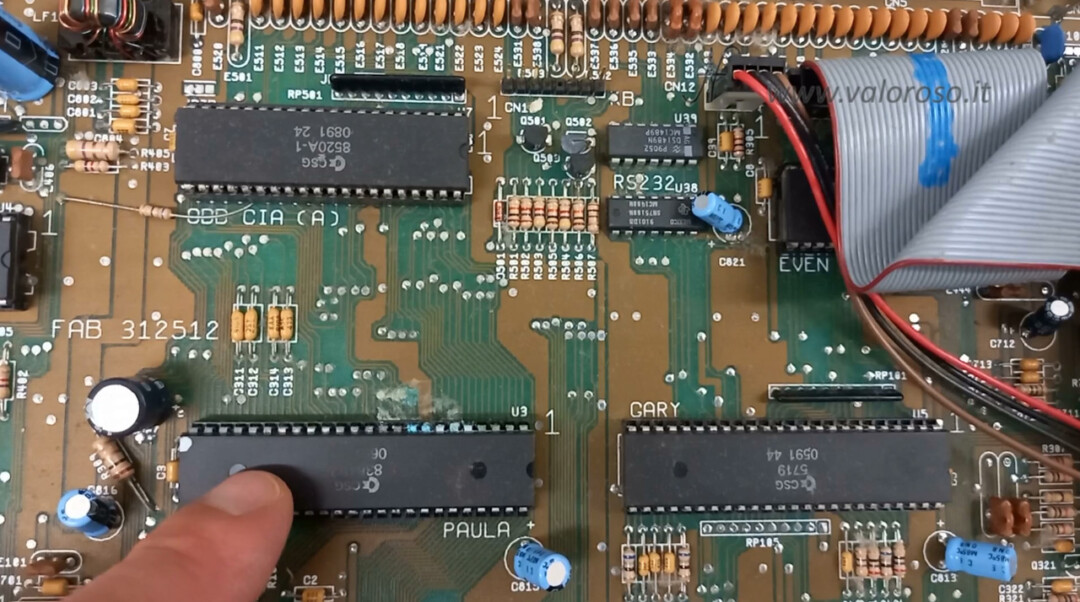Commodore Amiga 500 A500 interno scheda elettronica scheda madre PCB Paula corrosione piste interrotte corrose guaste CSG 8364R7 8364