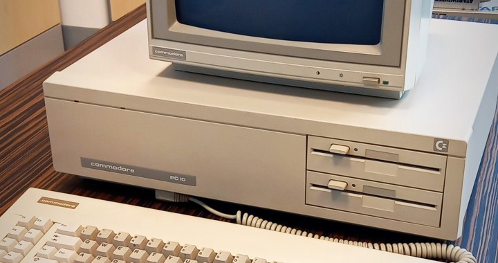 Commodore PC10 vintage computer, original monitor, keyboard, keyboard, crt
