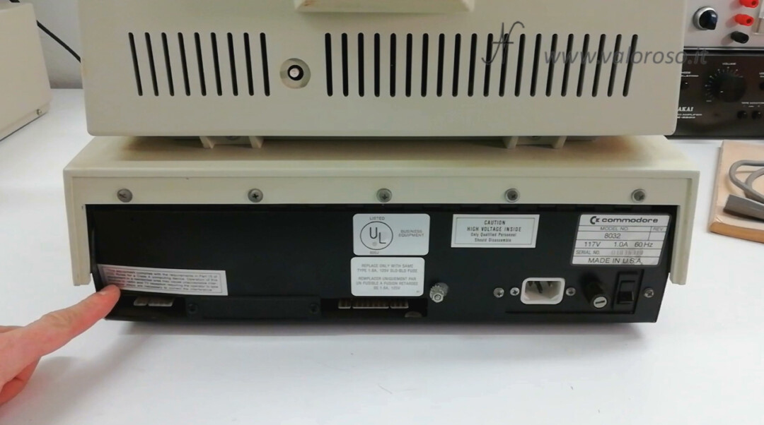 Commodore PET, CBM 8032, retro computer, posteriore contatti connettori