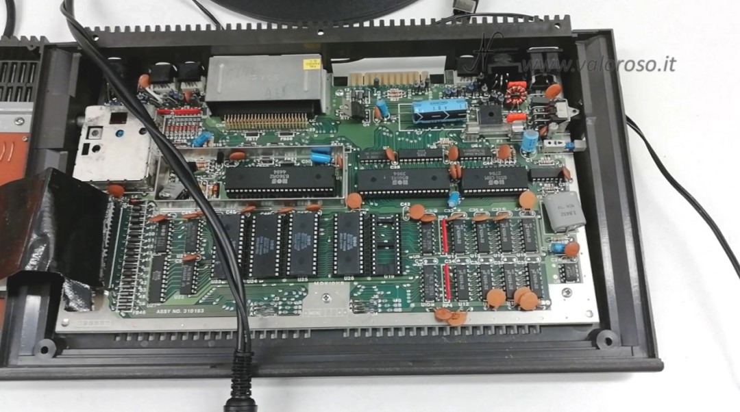 Commodore Plus4 Plus-4 264, Commodore 3 plus 1, sostituzione PLA MOS 251641-02, scritte a caso, assy no 310163