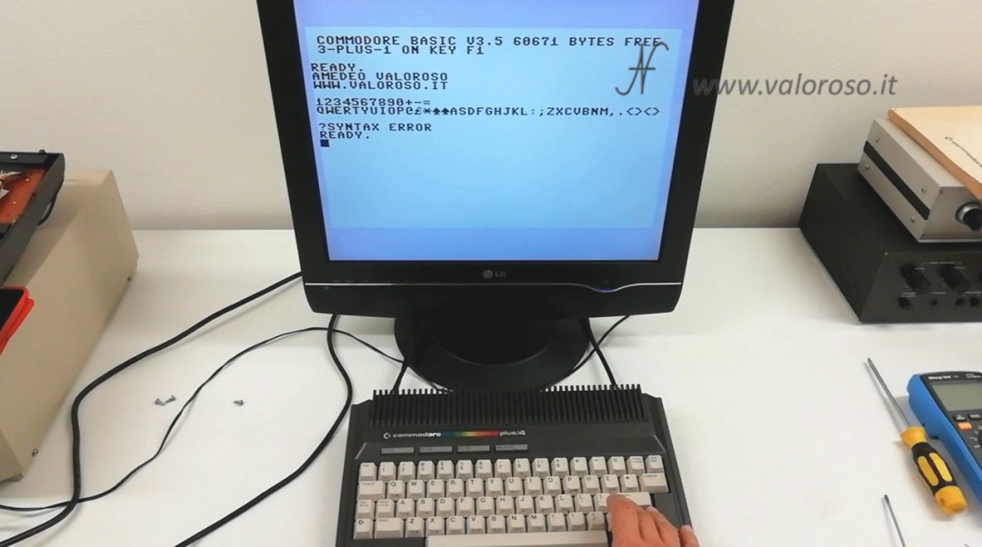 Commodore Plus4 Plus-4 Plus 4, prova tastiera tasti, schermata iniziale Commodore Basic V3.5 60671 bytes free, 3-plus-1 on key F1