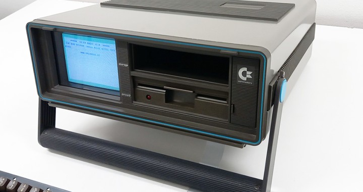 Commodore SX-64 SX64 executive, CBM, computer vintage acceso, monitor crt floppy