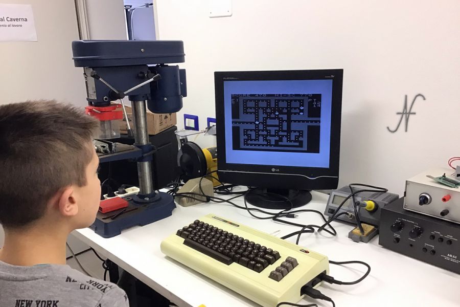 Commodore VIC-20, Vic20, retrocomputer, pacman, videogame, gioco, Leonardo