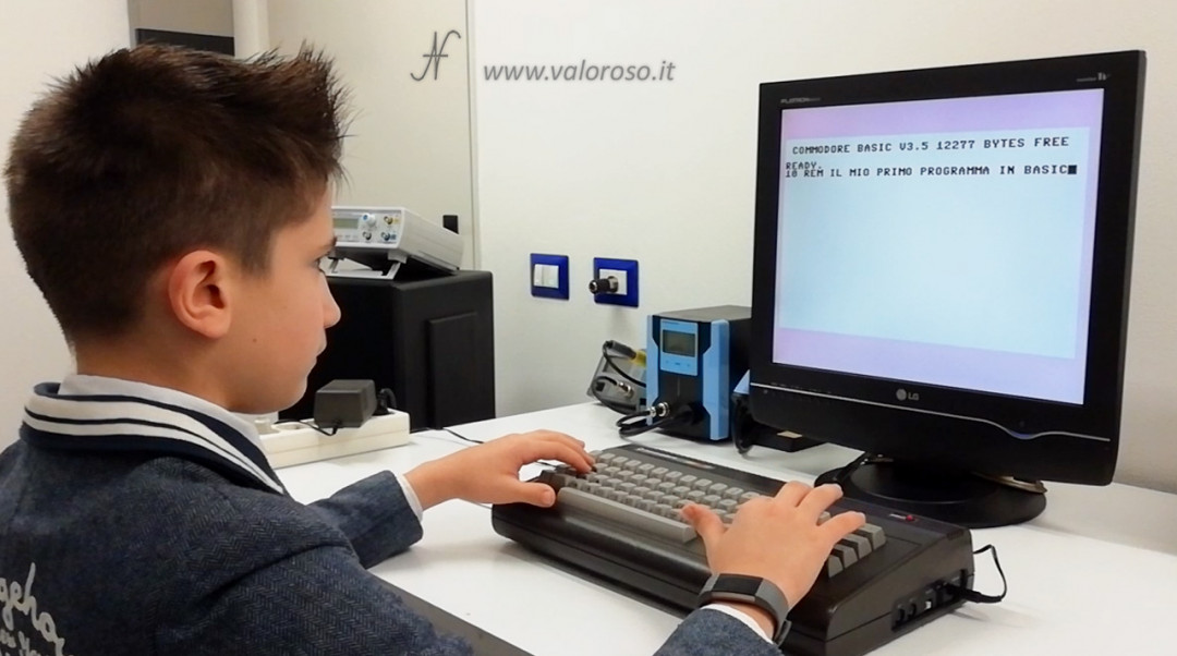 Corso programmazione Basic Commodore per bambini, C16 Commodore 16 gratis gratuito video, Hello World