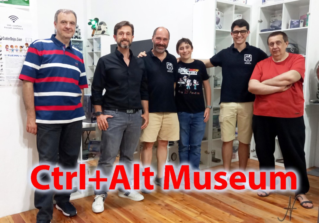 Ctrl Alt Museum, Amedeo Valoroso, Davide Fornasiero, Alberto Fornasiero, Dino Baldi, copertina, museo computer vintage a Pavia, Italia, macchine da scrivere, calcolatrici, robot, comPVter