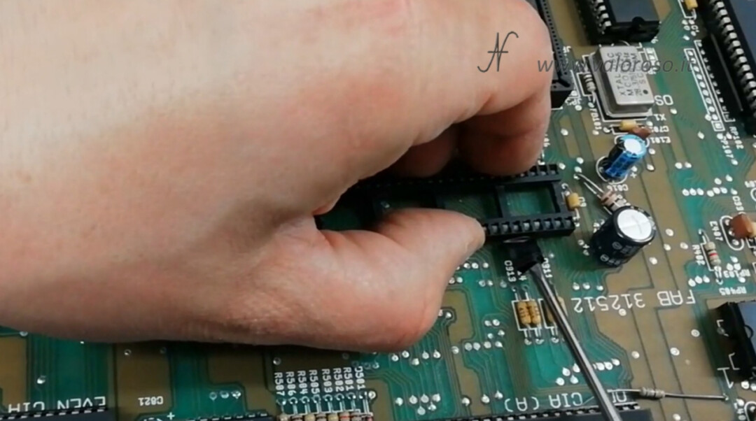 Dissaldare rimuovere togliere zoccolo integrato chip leva plastica dal PCB circuito stampato