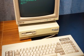 Frael King computer, Philips BM7502/00G monochrome monitor, green phosphors, keyboard Mitsumi KPQ-E84YC din 5 poles