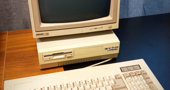 Frael King computer, Philips BM7502/00G monochrome monitor, green phosphors, keyboard Mitsumi KPQ-E84YC din 5 poles