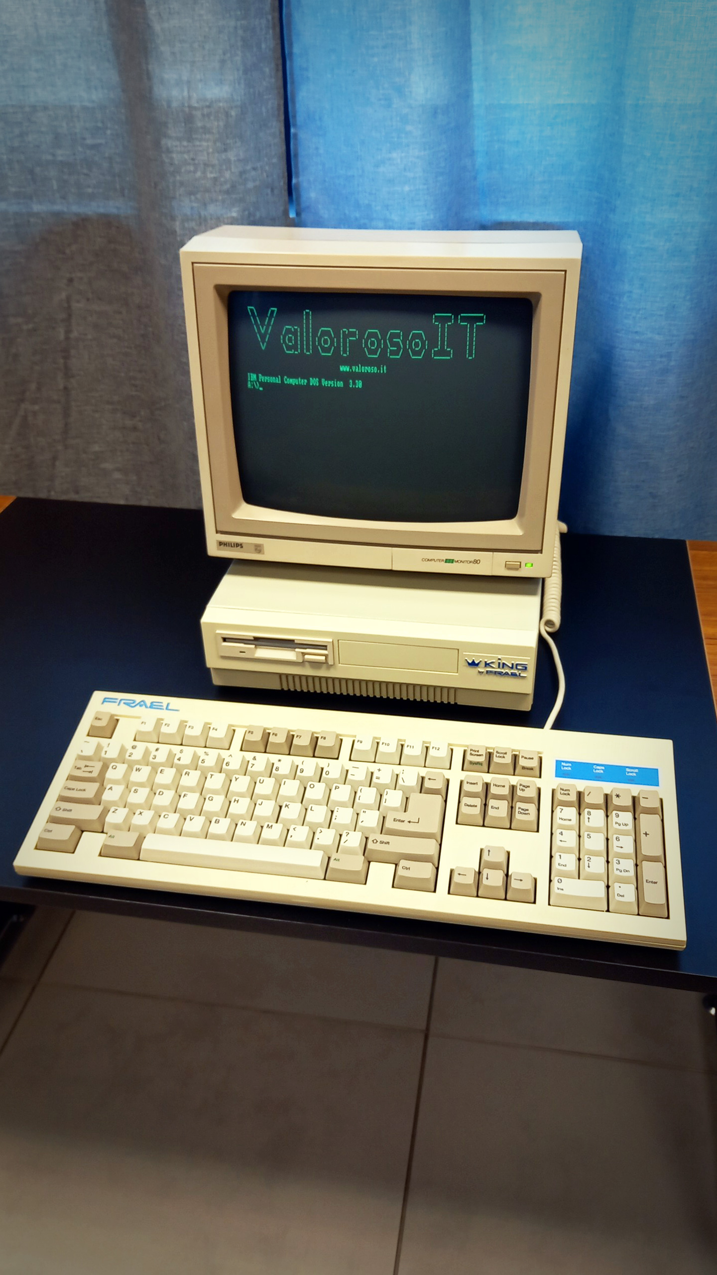 Frael King computer, ValorosoIT collection, Philips CRT monitor, keyboard, original keyboard
