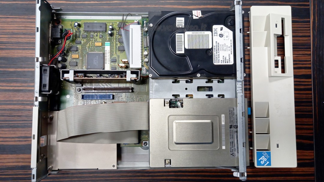 IBM PS1 Intel 286 vintage computer, interno, scheda madre, hard disk, floppy