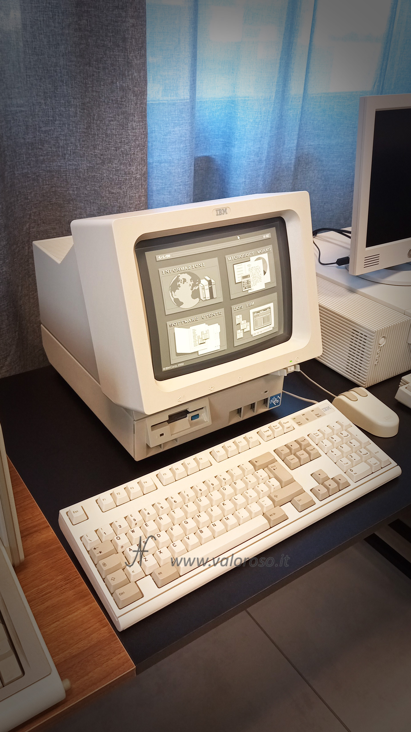 IBM PS/1, monitor CRT in bianco e nero, PS/2 mouse, keyboard IBM modem M2 buckling springs