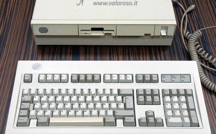 IBM PS/2 model 30 286, Intel 286, IBM personal system, layout tastiera spagnola, collezione computer vintage, interruttore bianco
