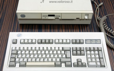 IBM PS/2 model 30 286, Intel 286, IBM personal system, spanish keyboard layout, vintage computer collection, white switch