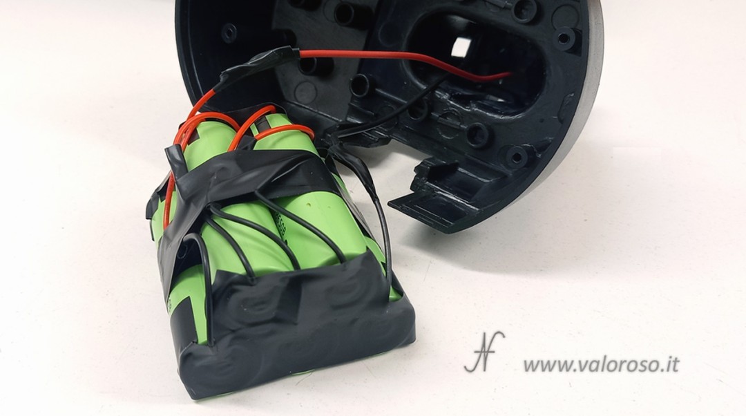 Insulation of the poles and electrical connections of the 18650 Li-Ion cells.