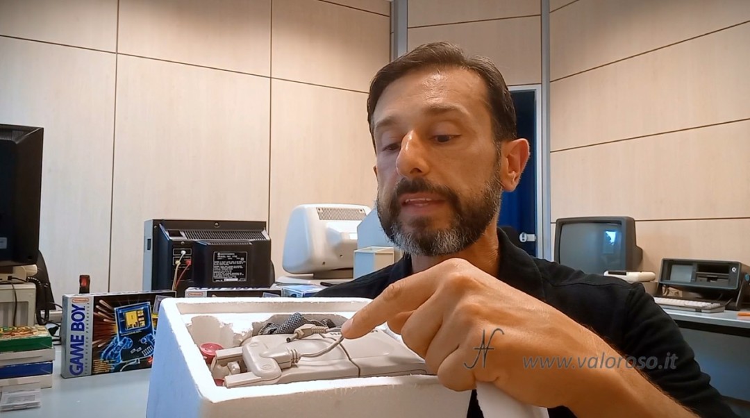 Isolare i cavi elettrici prima in modo che non tocchino le parti in plastica e polistirolo