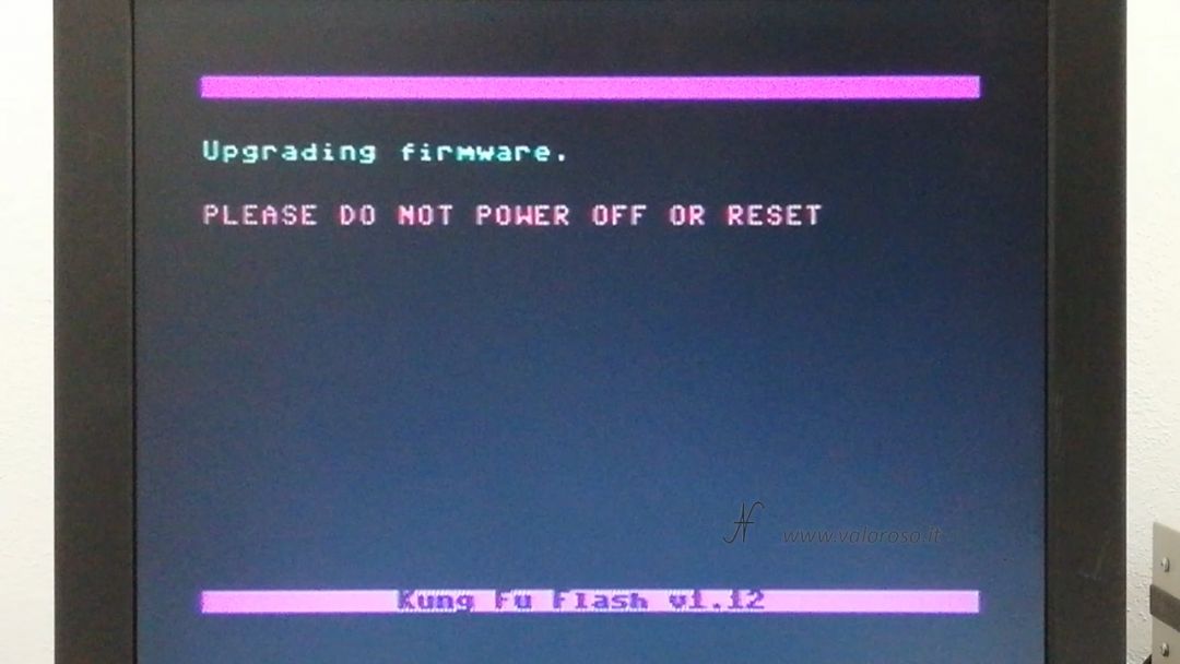 Kung Fu Flash aggiornamento firmware, Commodore 64, updating non riavviare, in corso