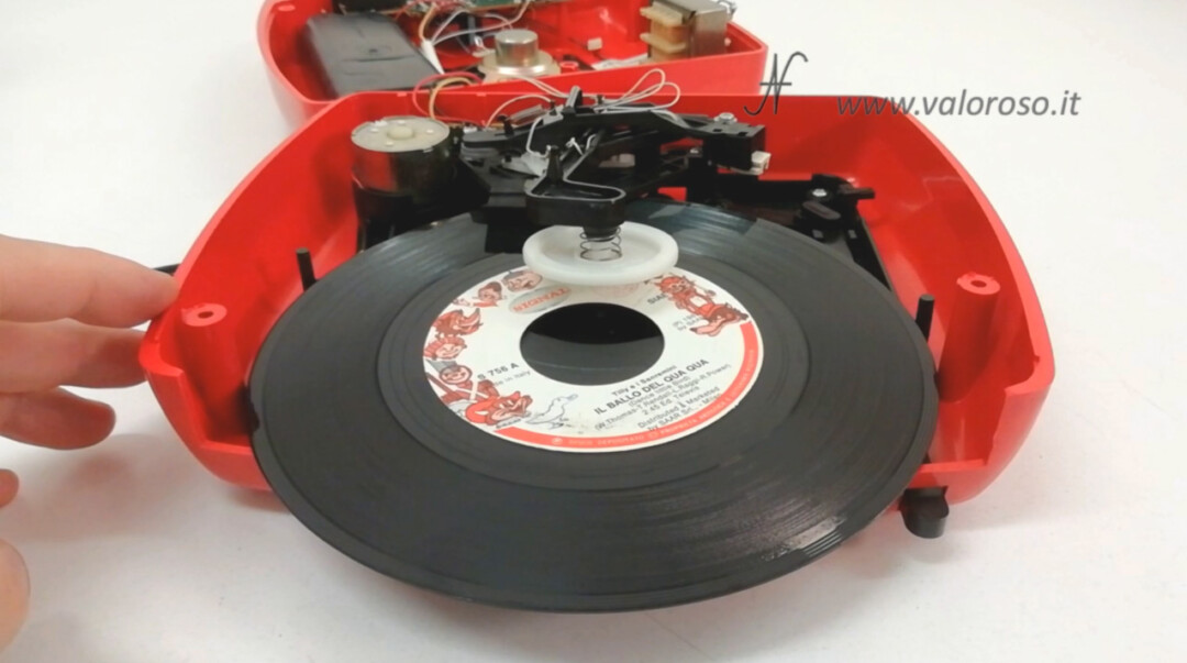 Penny Musical record playerMusical tapeSound disc ejection 45 rpm spring mechanism