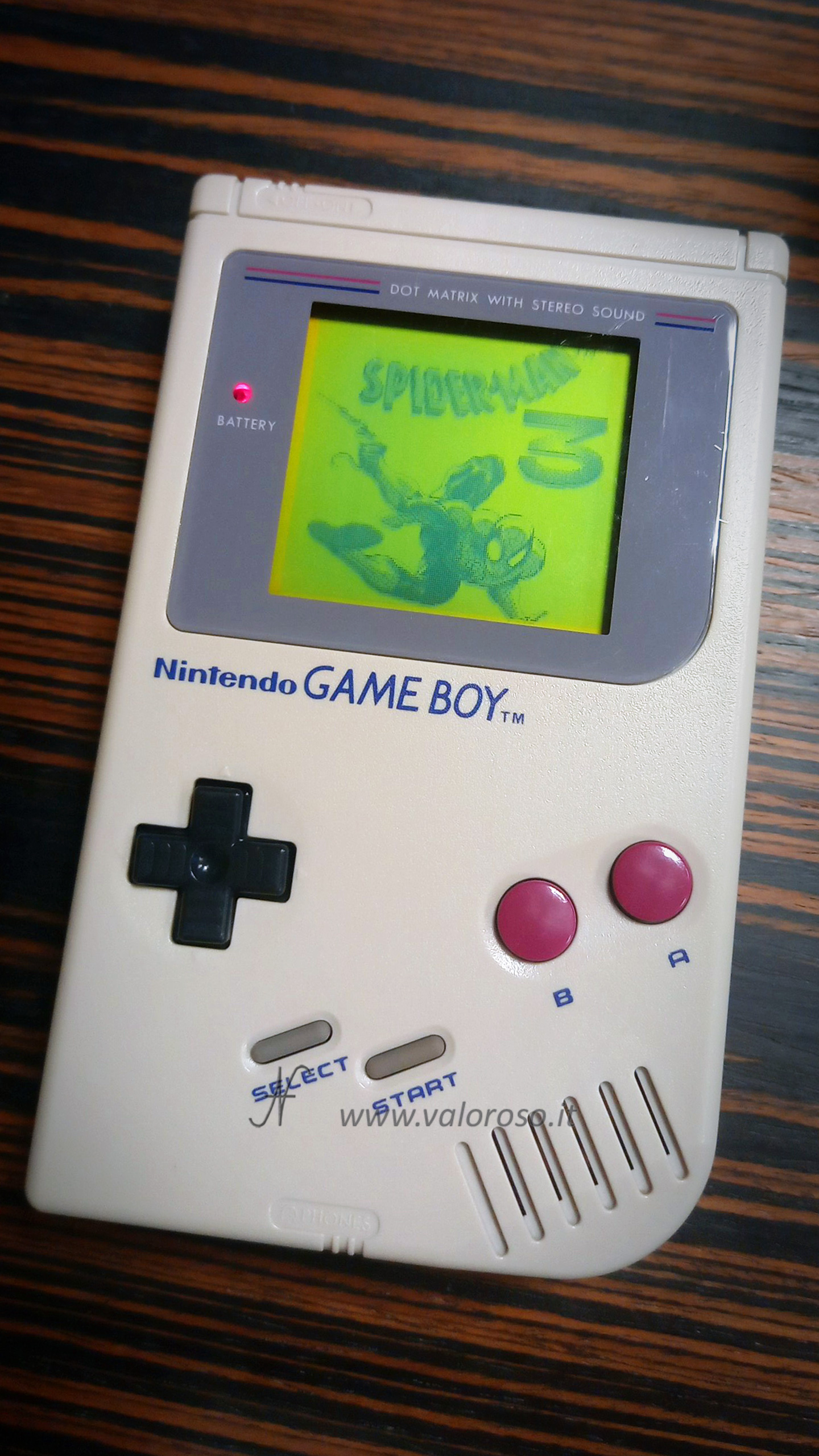 Spider-Man 3 splash screen on Game Boy Classic repaired and completely cleaned. Post-intervention practical check: no vertical bands, perfect display. The GameBoy console looks like new!